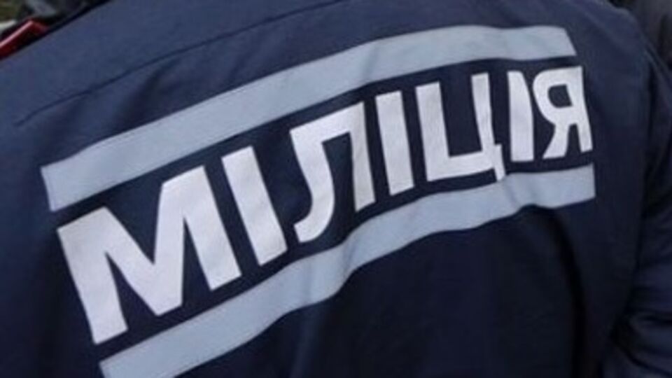 По предварительным данным МВД, милиционер осуществил выстрел в голову из табельного оружия