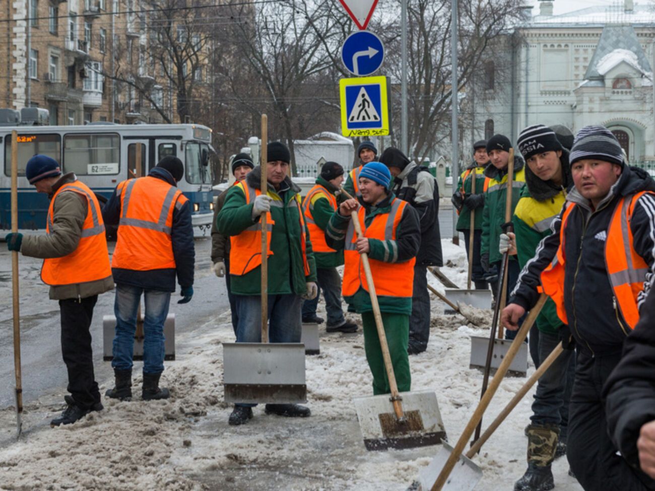 Дворники --- самая востребованная профессия в Москве