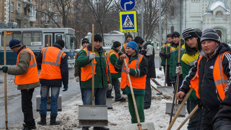 Дворники --- самая востребованная профессия в Москве