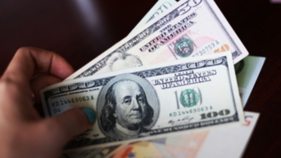 Соцопрос: Каждый десятый украинец оценивает уровень своего материального положения как очень низкий