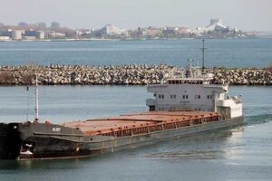 Молдавское судно арестовано за незаконный заход в крымские порты