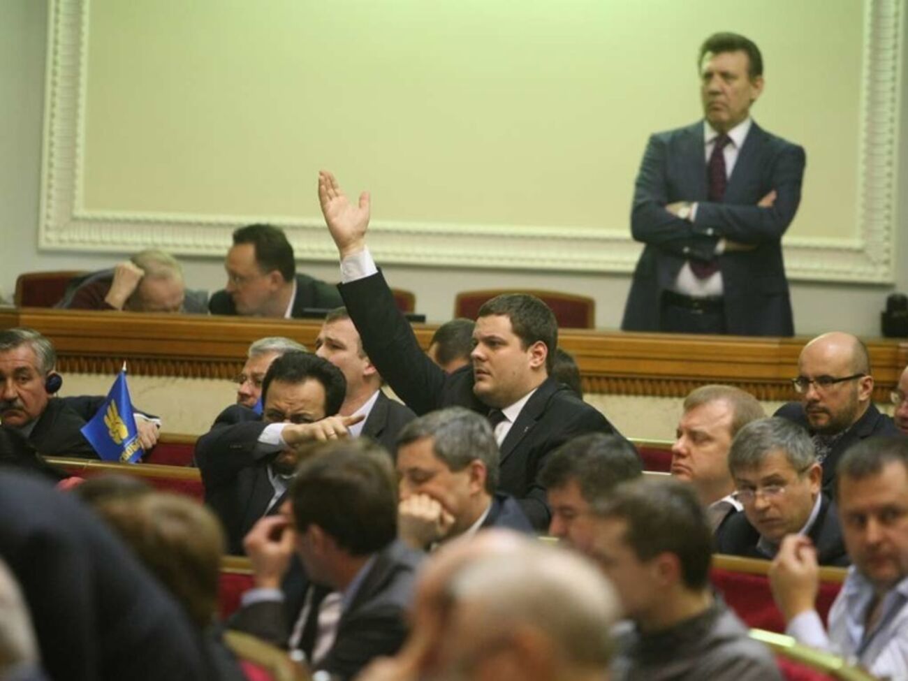 Парубий закрыл заседание Рады из-за того, что большая часть депутатов покинула сессионный зал