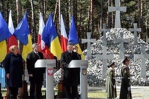 Президенты Украины и Польши посетили мемориал жертвам репрессий в Быковне под Киевом. Фоторепортаж