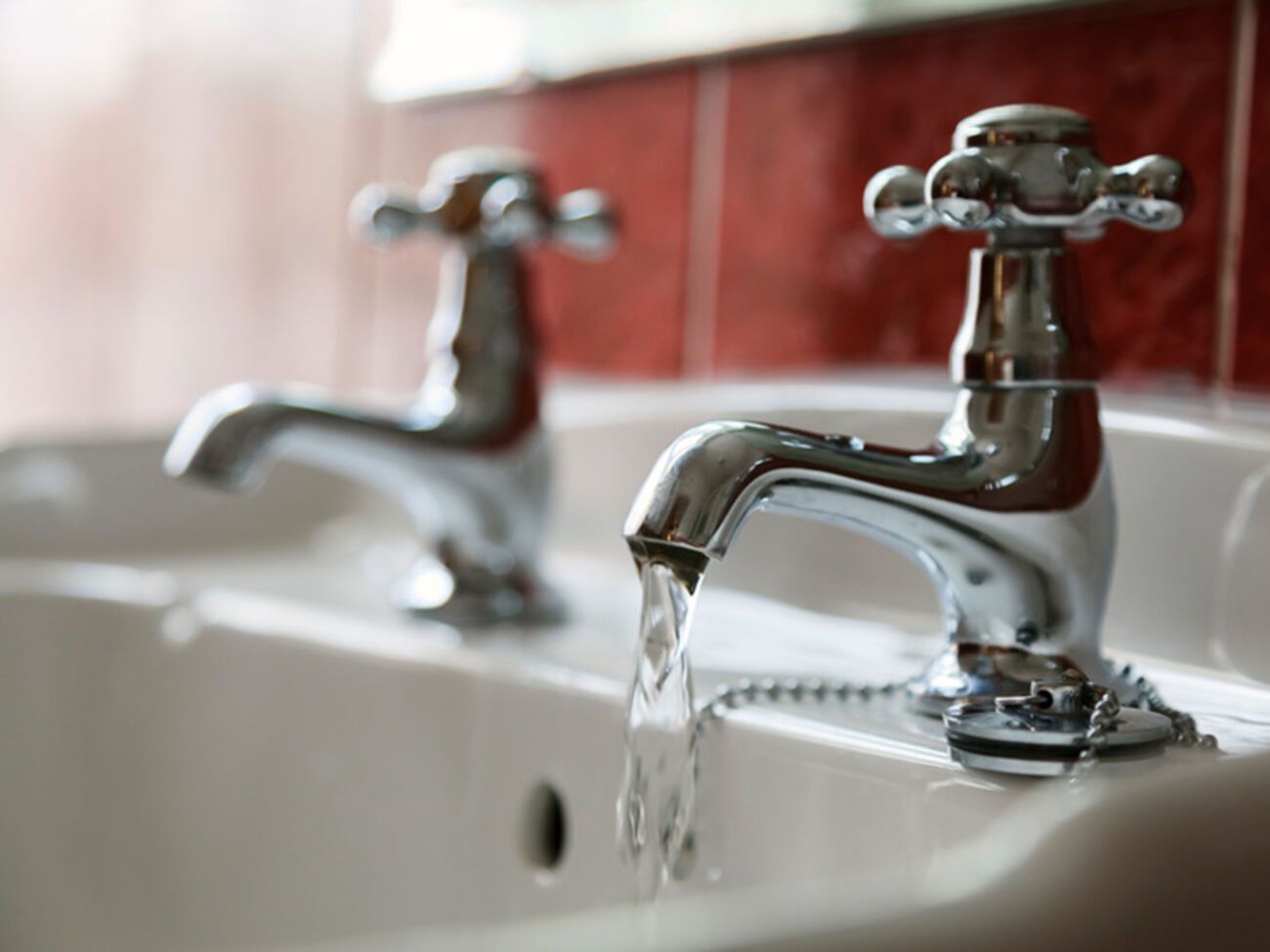 С 1 мая горячая вода подорожала на 57%, отопление --- на 71,5%