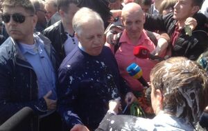 Петра Симоненко облили кефиром на первомайской демонстрации