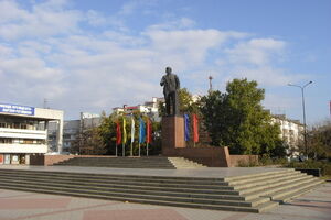 СМИ: В центре Симферополя выпустили в небо шары цветов российского флага