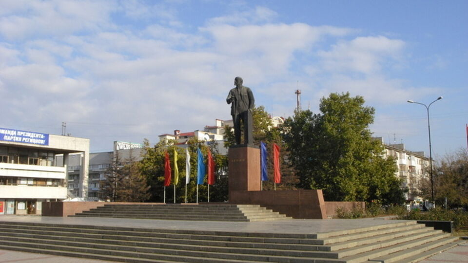 СМИ: В центре Симферополя выпустили в небо шары цветов российского флага