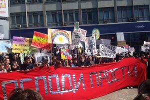 "Господи прости" и "Дорога в мяш". В Новосибирске состоялась первомайская "Монстрация". Фоторепортаж