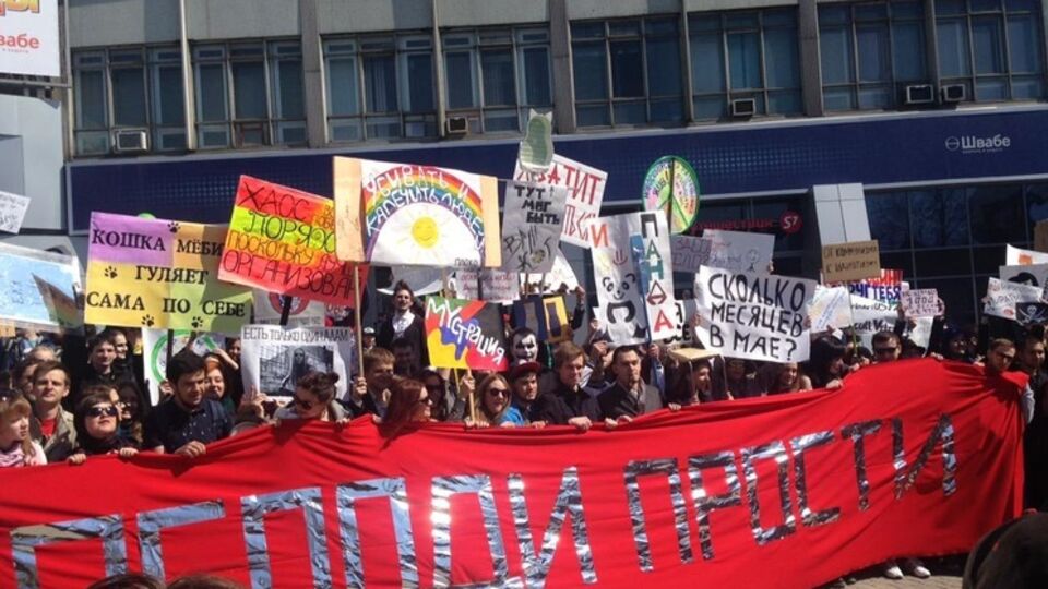 "Господи прости" и "Дорога в мяш". В Новосибирске состоялась первомайская "Монстрация". Фоторепортаж