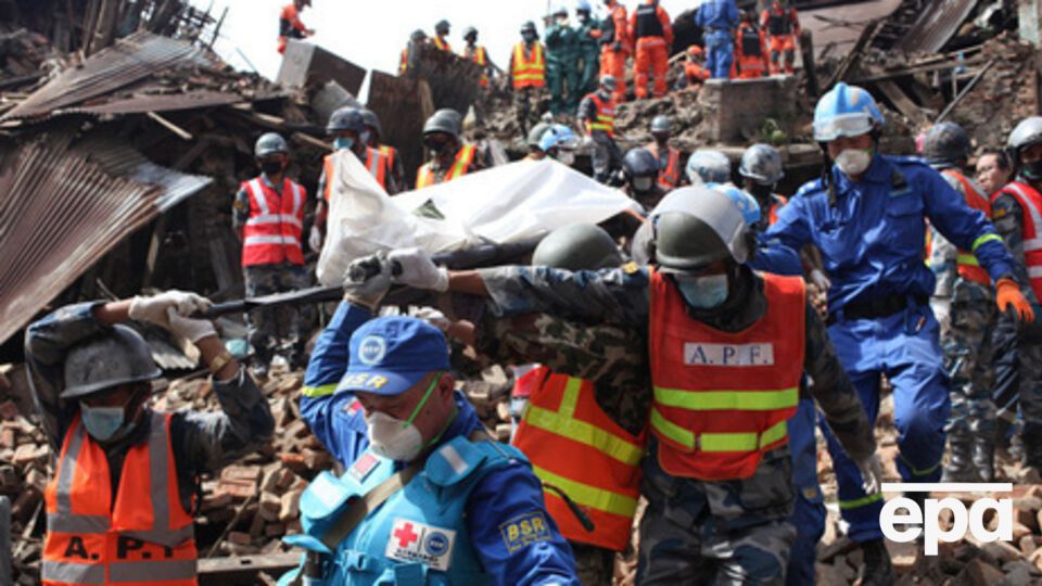 МИД: Не удается выйти на связь с 48 украинцами в Непале