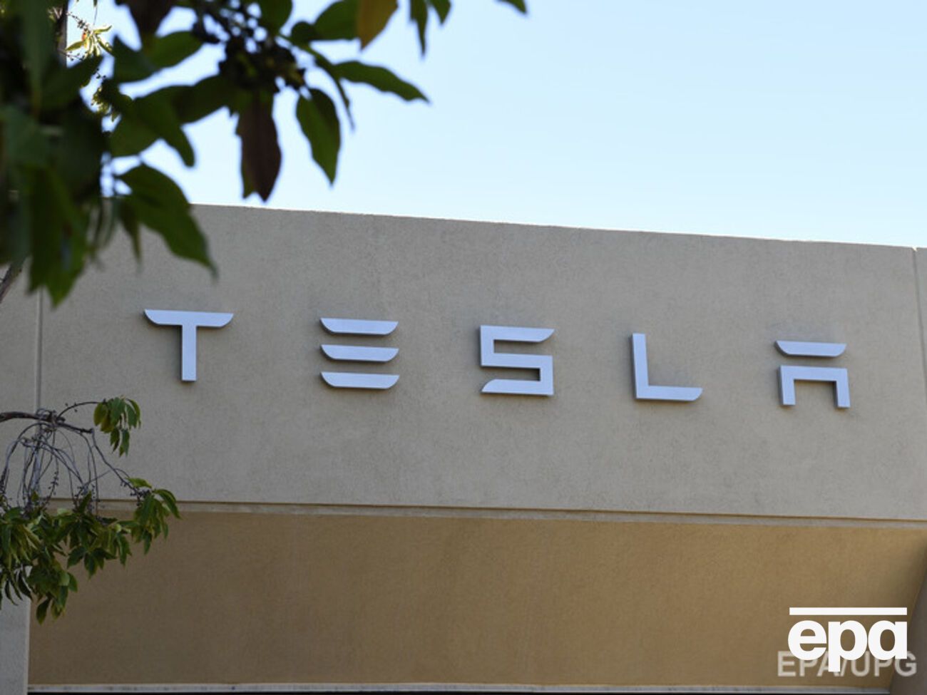 В компании Tesla разработали аккумулятор, позволяющий самостоятельно обеспечить себя энергией
