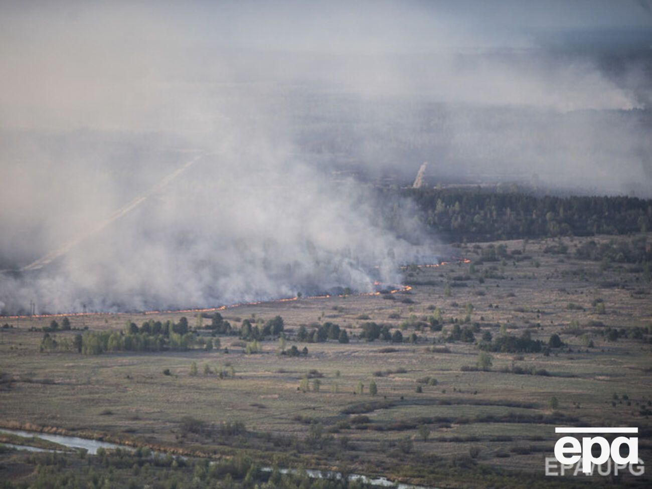 Спасатели справились с открытым огнем в Чернобыльской зоне