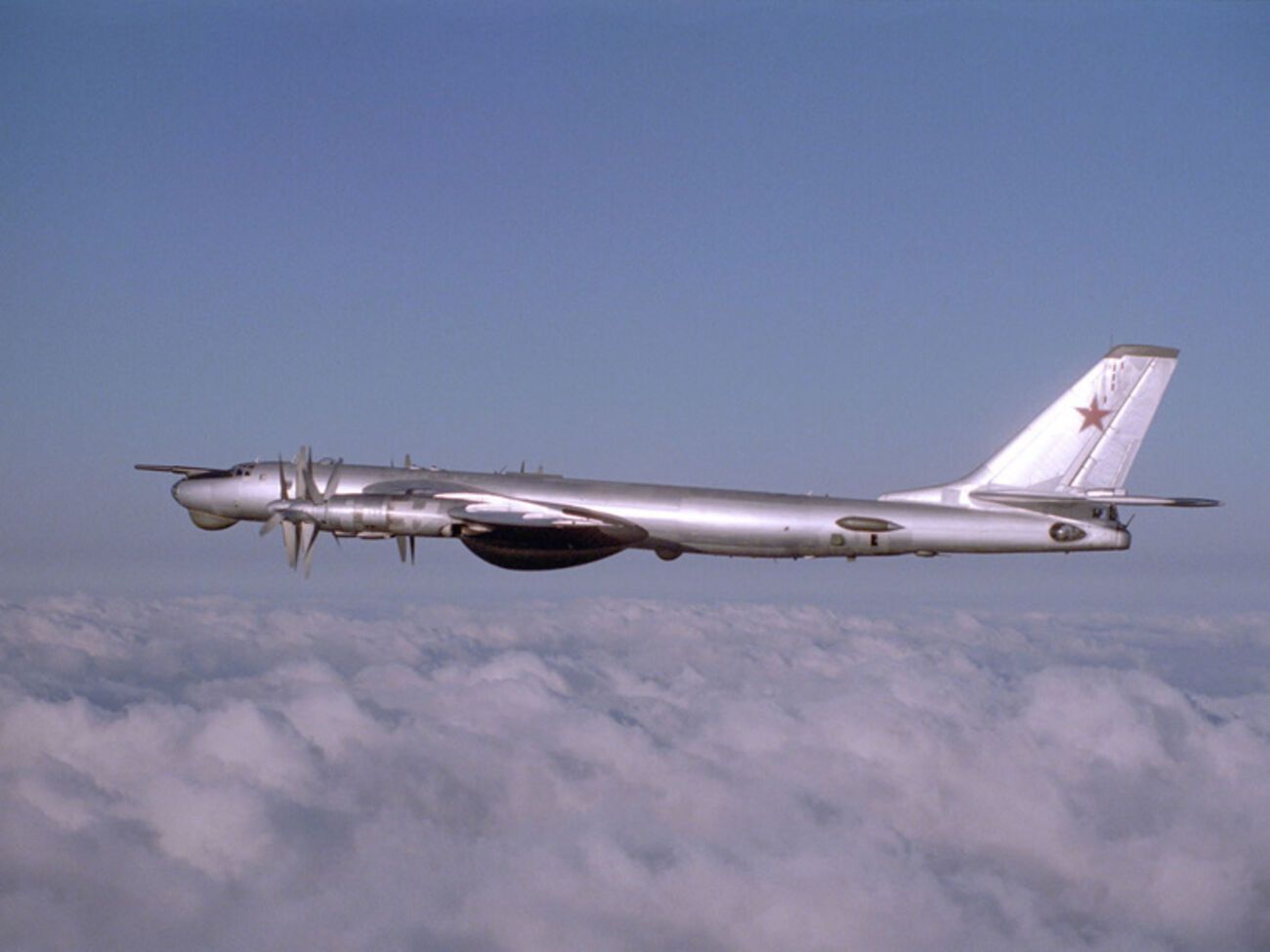 Американские чиновники считают, что данный инцидент, скорее всего, свидетельствует о начале весеннего цикла тренировок российской дальней авиации