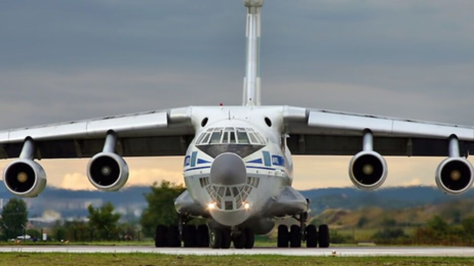 Спасатели прилетели в Катманду на чартерном самолете