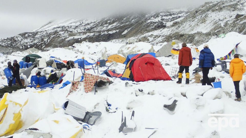 25–26 апреля в Непале произошли два сильных землетрясения, которые вызвали сходы лавин