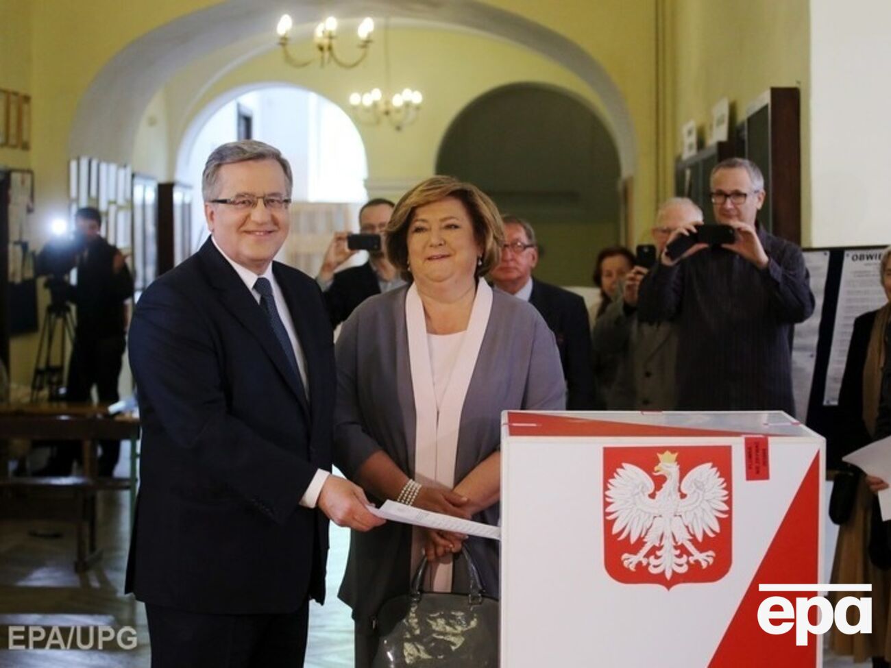 Действующий глава государства Бронислав Коморовский проголосовал на президентских выборах в Польше