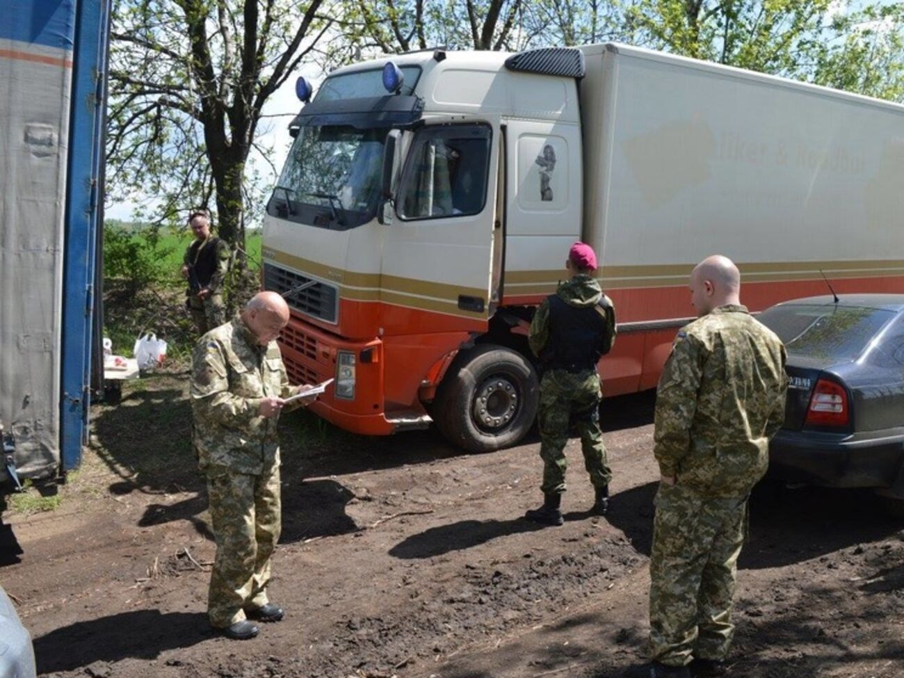 Москаль: По дороге сюда фуры пересекли кучу наших блокпостов – и никто их не задержал