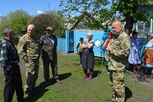 Москаль привез гуманитарную помощь