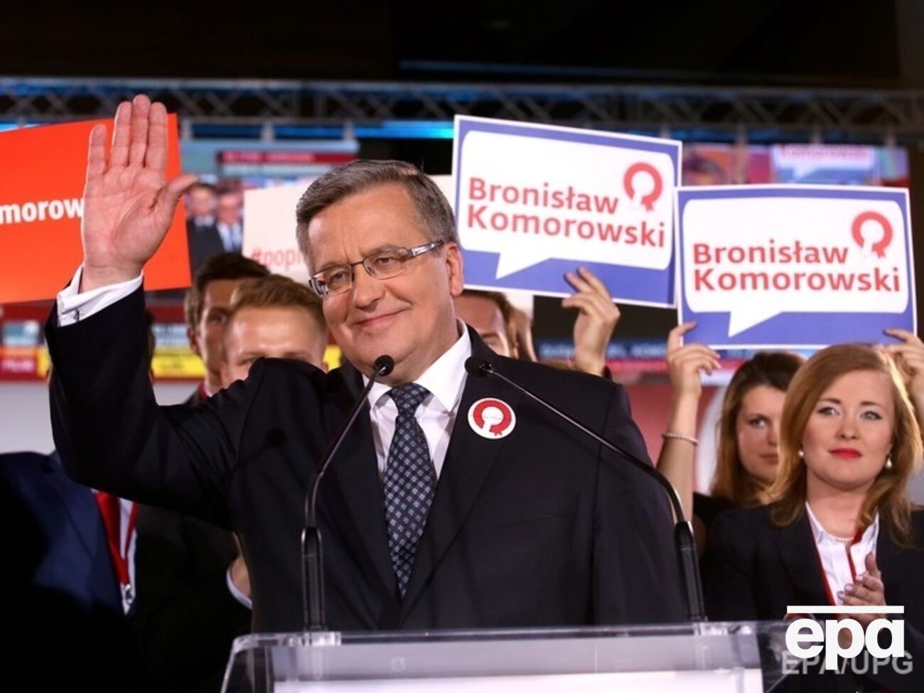 Коморовский:&nbsp;Я собираюсь по согласию Сената провести всенародный референдум, на который будут вынесены три важных вопроса: одномандатных избирательных округов, изменений избирательного законодательства и ликвидации финансирования партий из госбюджета