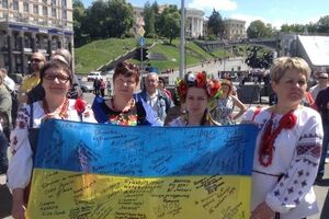 На Майдане около 200 человек проводят акцию