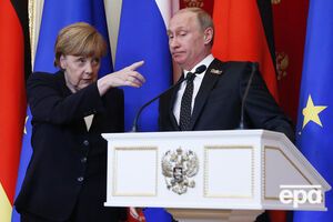 Российский президент попытался использовать визит канцлера и других мировых лидеров, чтобы подчеркнуть, что украинский кризис не оставил Россию в изоляции