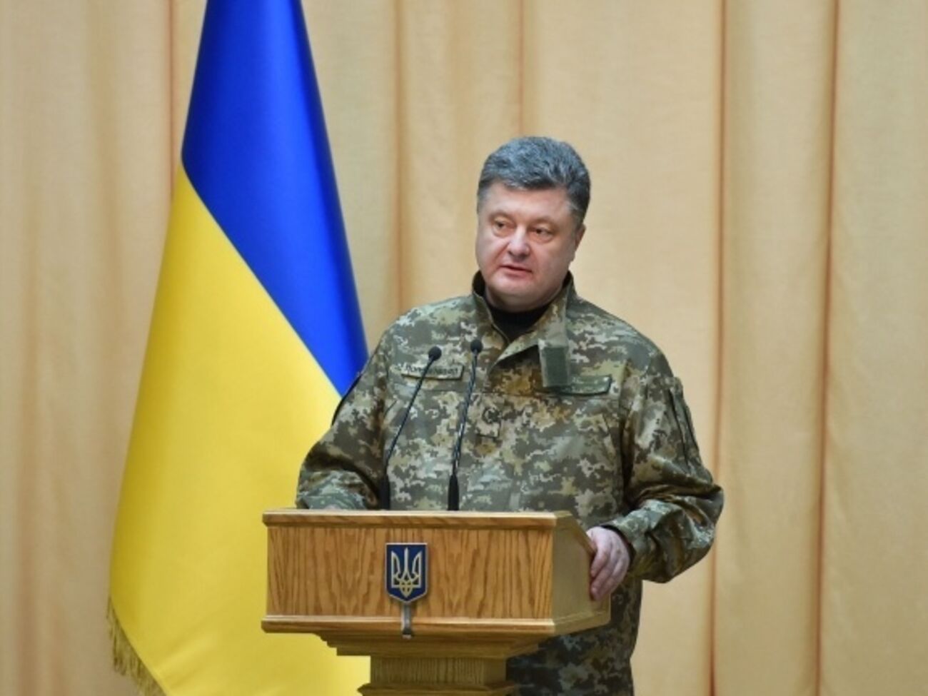 Порошенко уверен, что украинские военные в состоянии отразить танковое наступление