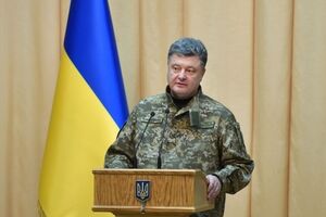 Порошенко уверен, что украинские военные в состоянии отразить танковое наступление
