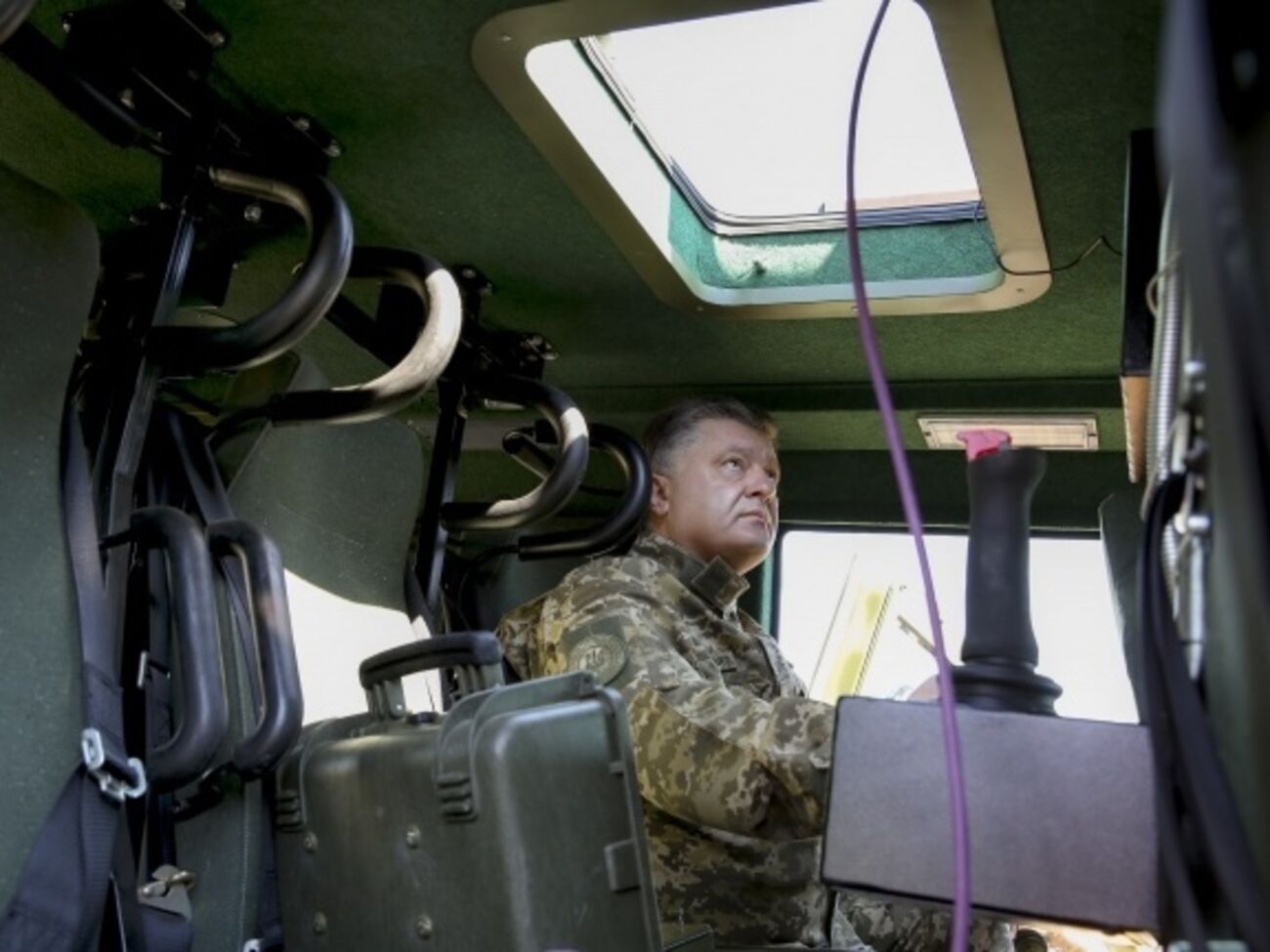 Порошенко поручил обеспечить госзаказами предприятия оборонной промышленности