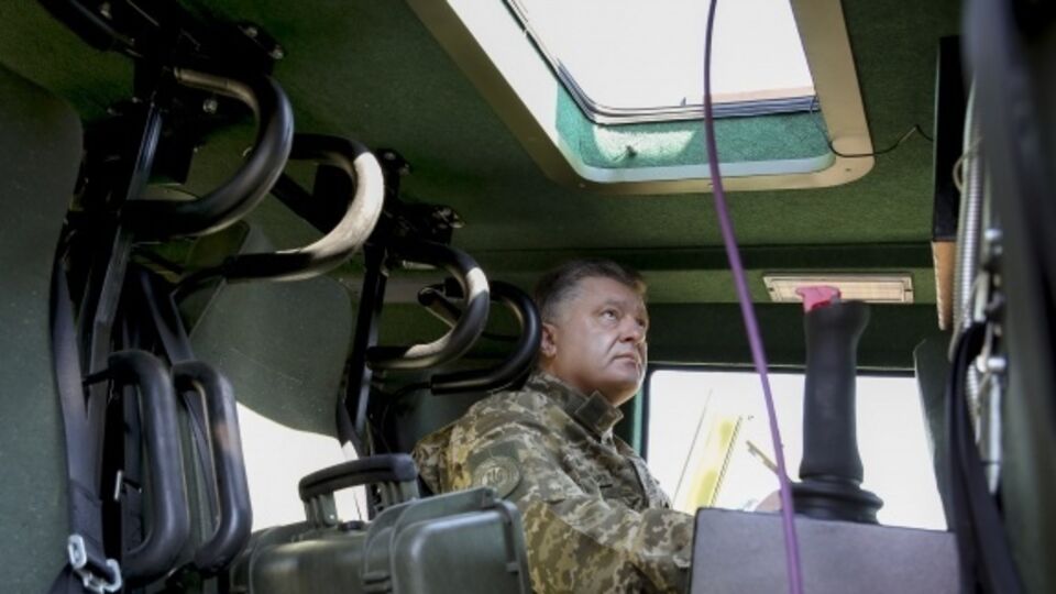 Порошенко поручил обеспечить госзаказами предприятия оборонной промышленности