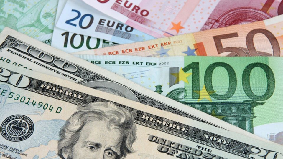 Курс евро по отношению к доллару составил $1,1144