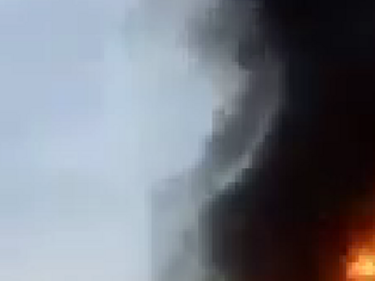 В Ставропольском крае на трассе взорвался грузовик. Видео