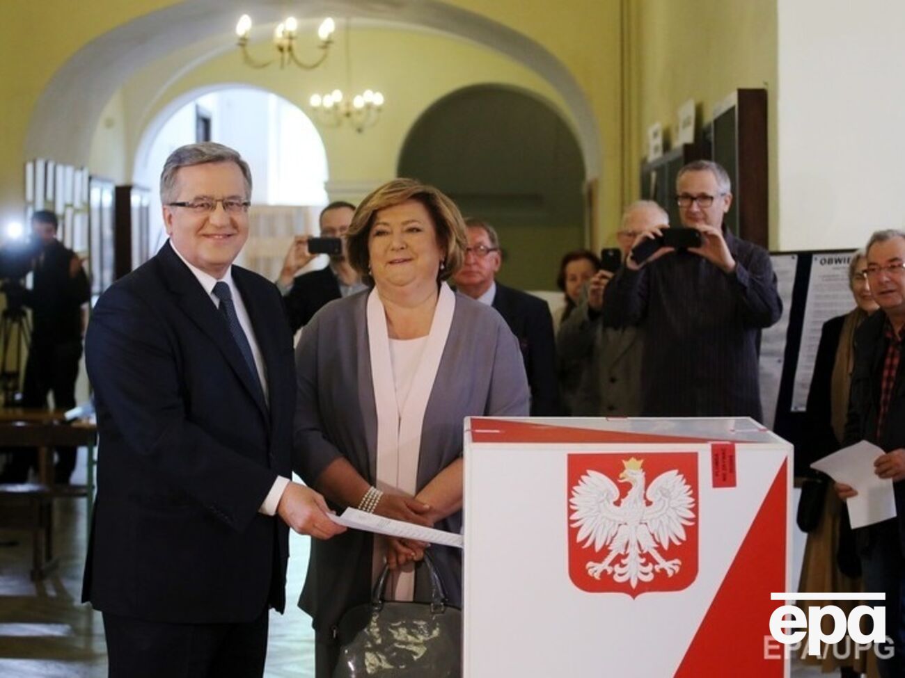 Коморовский уступает Дуде 1,99%