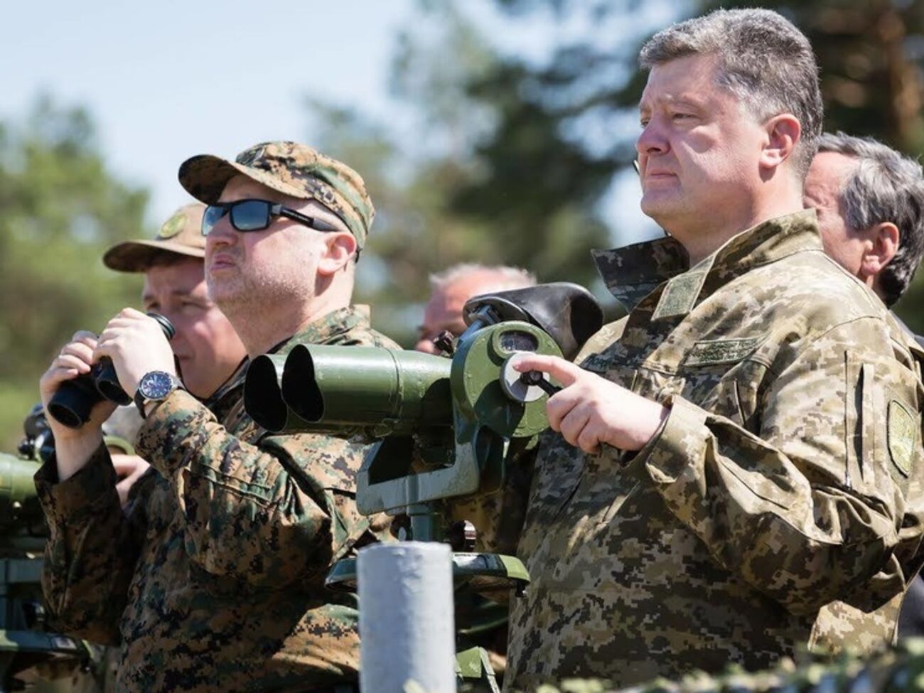 Порошенко, Турчинов, Полторак и Муженко посетили военный учебный центр "Десна" в Черниговской области. Фоторепортаж