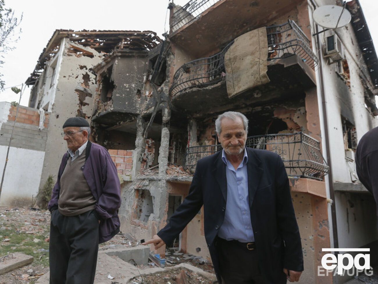 Во время столкновений погибли восемь полицейских и 14 боевиков