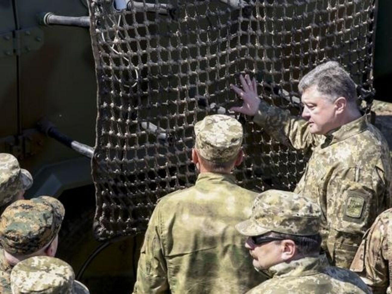 Петр Порошенко заявил, что после освобождения в донецком аэропорту будет создан мемориал в память о погибших военных