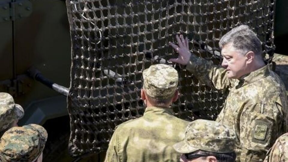 Петр Порошенко заявил, что после освобождения в донецком аэропорту будет создан мемориал в память о погибших военных