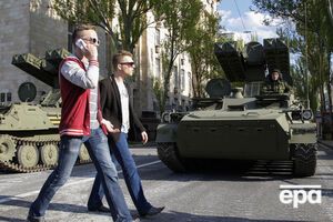 в Донецк сегодня прибывает группа из 10 профессионально подготовленных снайперов из России