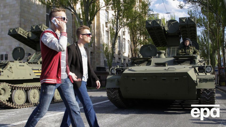 в Донецк сегодня прибывает группа из 10 профессионально подготовленных снайперов из России