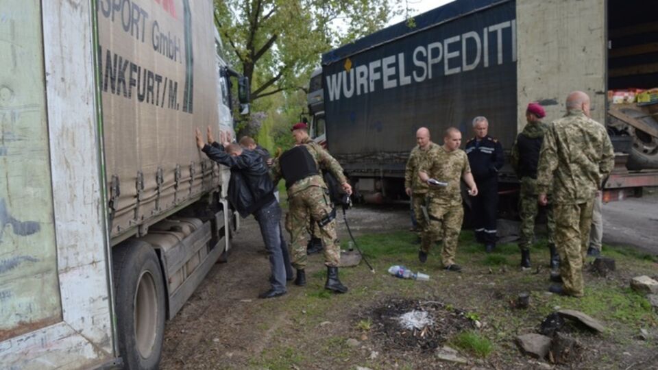 Грузовики задержаны, открыто уголовное производство по статье "финансирование терроризма"