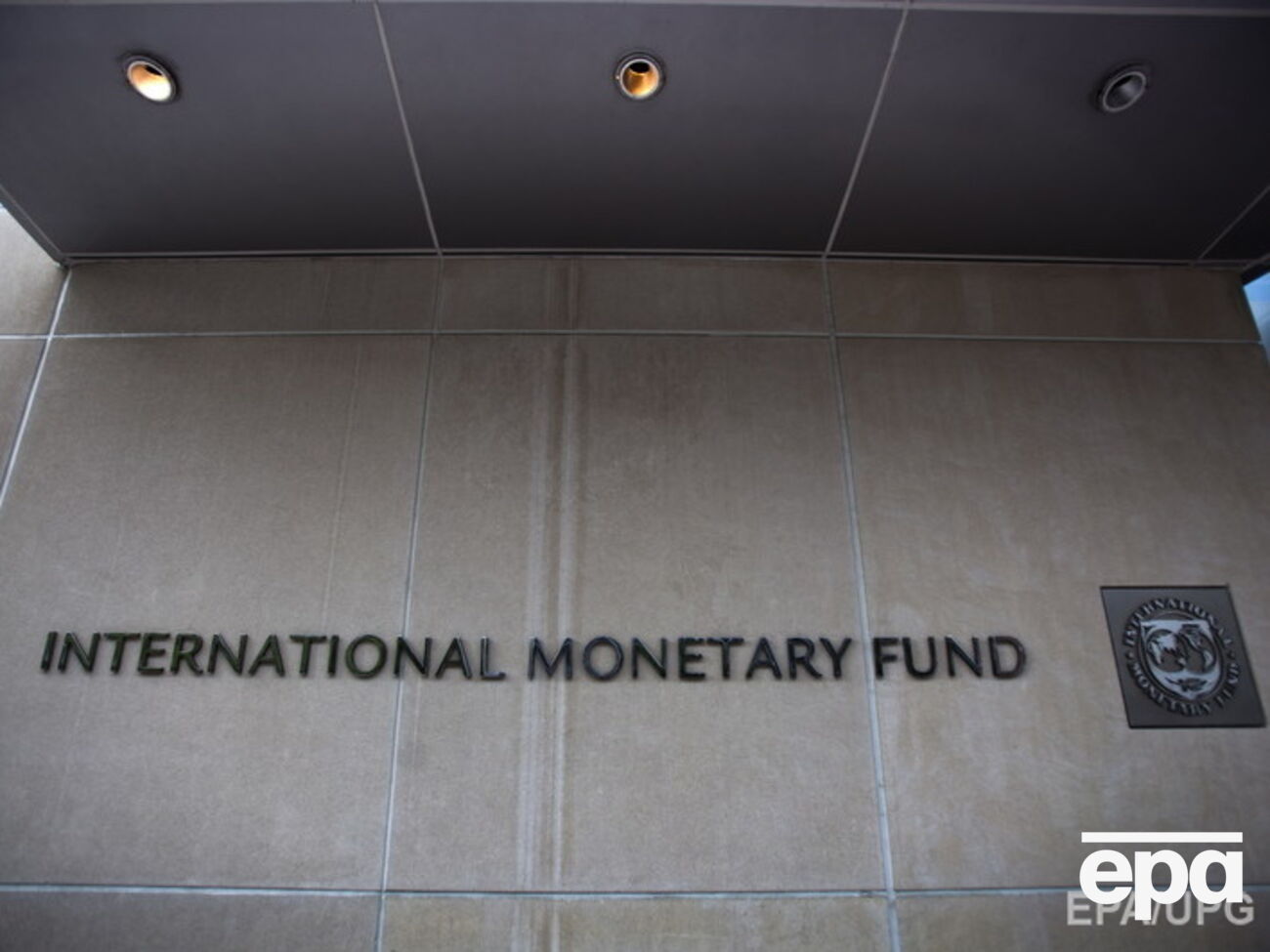 Условие предоставления средств – ежеквартальный пересмотр, на первом из которых будет анализироваться выполнение критериев исполнения программы на конец марта этого года