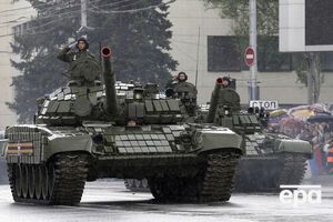 Порошенко назвал фарсом парад в Донецке, на котором применяли запрещенную тяжелую технику