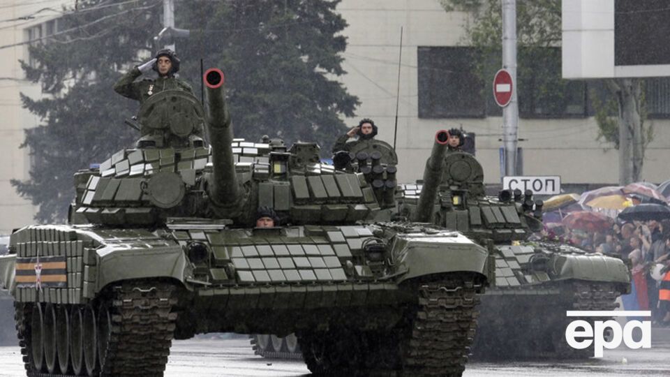 Порошенко назвал фарсом парад в Донецке, на котором применяли запрещенную тяжелую технику