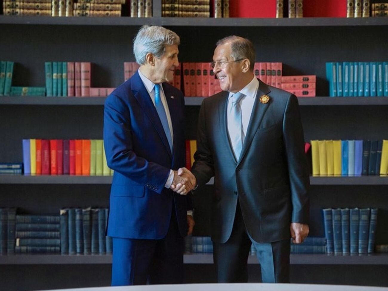 МИД РФ: Киев должен установить диалог с Донецком и Луганском и провести конституционную реформу