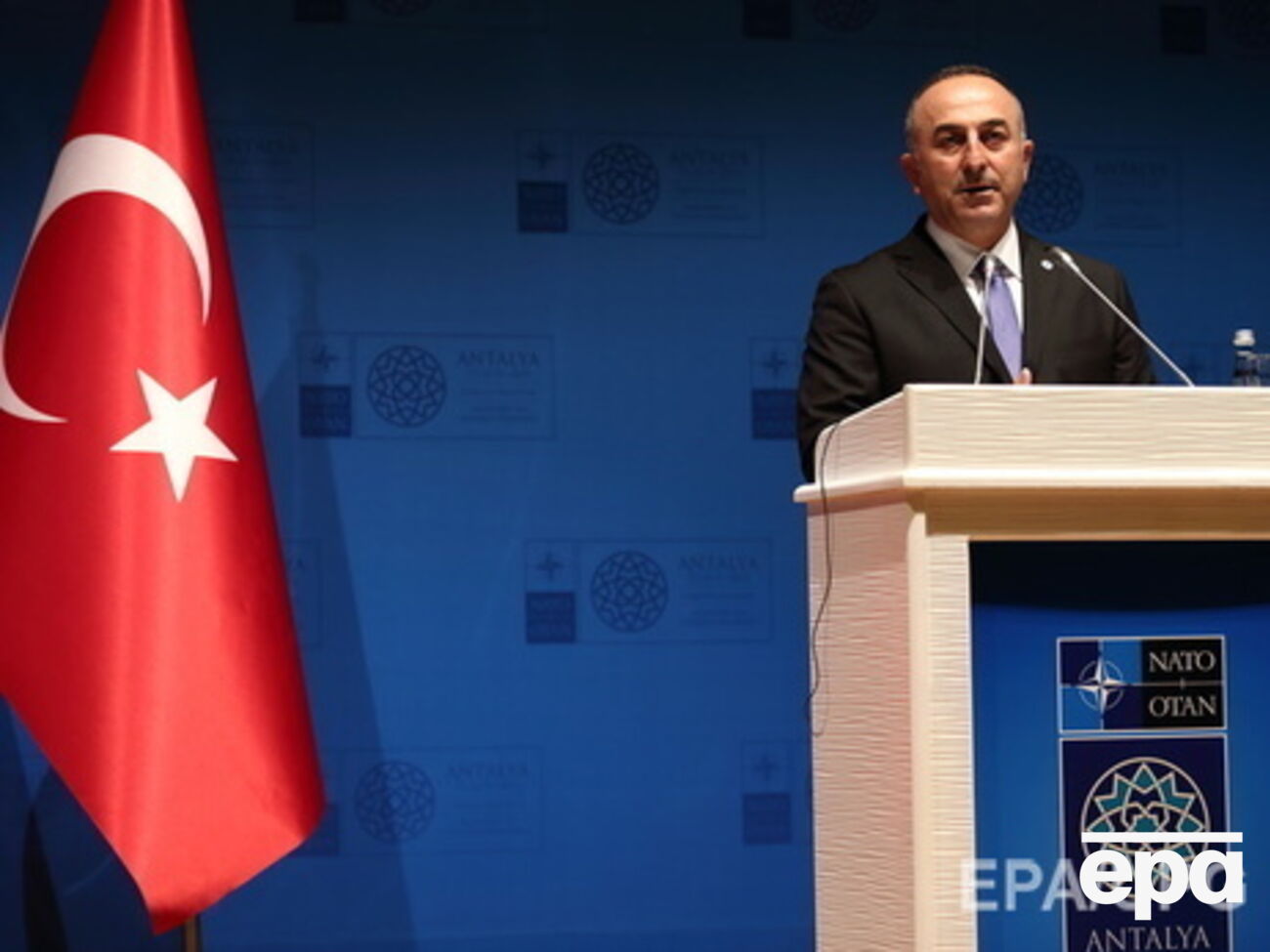 Чавушоглу: Анкара готова играть "конструктивную роль" в спорах России и Запада по поводу Украины