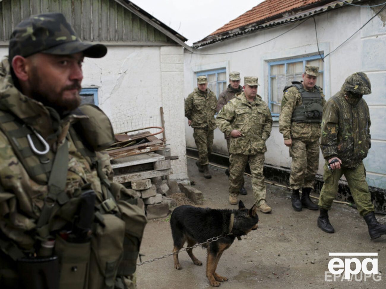 С ночи и до утра сепаратисты не прекращали обстрелы Станицы Луганской, возле Счастья работал снайпер