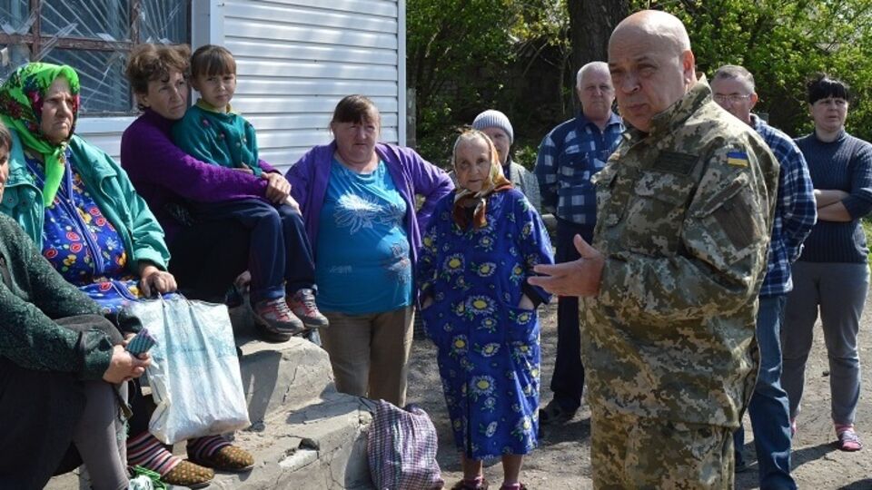 В домах жителей Станицы Луганской 15 часов не было света