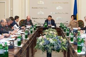 Гройсман: Рабочей группе и всей Конституционной комиссии надо найти баланс, который позволит избежать конфликтов в треугольнике "президент---парламент---правительство"