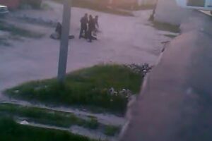 В Харьковской области милиционеры ногами избивали лежащих людей. МВД обещает разобраться. Видео