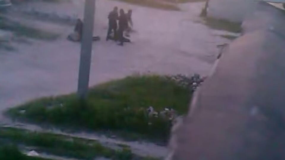 В Харьковской области милиционеры ногами избивали лежащих людей. МВД обещает разобраться. Видео