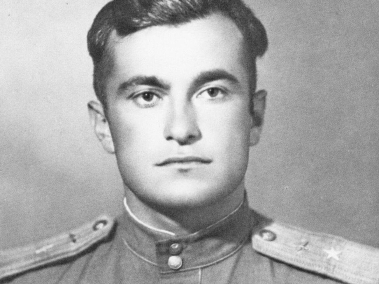 Рада присвоила имя Амет-Хана Султана аэропорту Симферополя